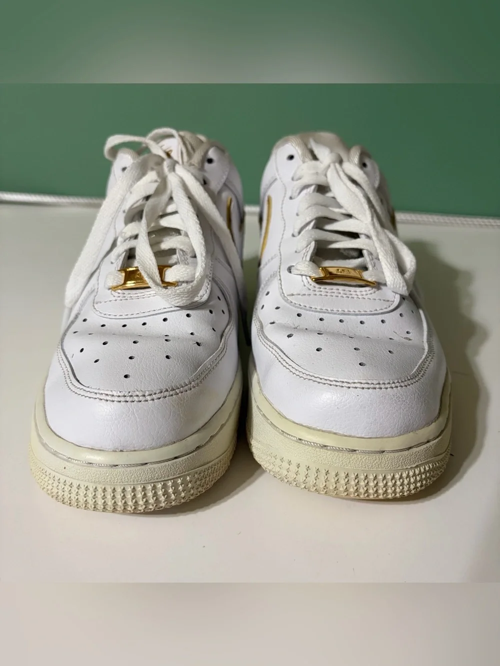 Nike Air Force 1 07 ESS Metallic Gold W Size 7.5